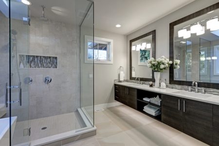 Walk-in showers vs step in showers – which should I get?