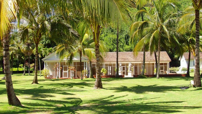 4. Hawaii • Avg. equity gain, 12 months through Q2 2021: +$86,000 • Median household income: $83,102 (4th highest) • Median home listing price: $725,000 (2nd highest) • Pct. of homeowners who owe more than their home is worth: 1.4% (14th least)