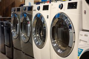 U.S. consumer confidence falls in September as American anxiety about the future grows